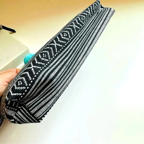 NWOT Disney Epcot Mexico World Showcase Mickey Embroidered Wristlet - Picture 6 of 7